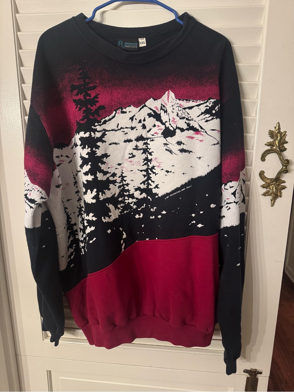 Men's Scenic Art Unlimited 1992 puffy mountain range Crewneck Black & Burgundy